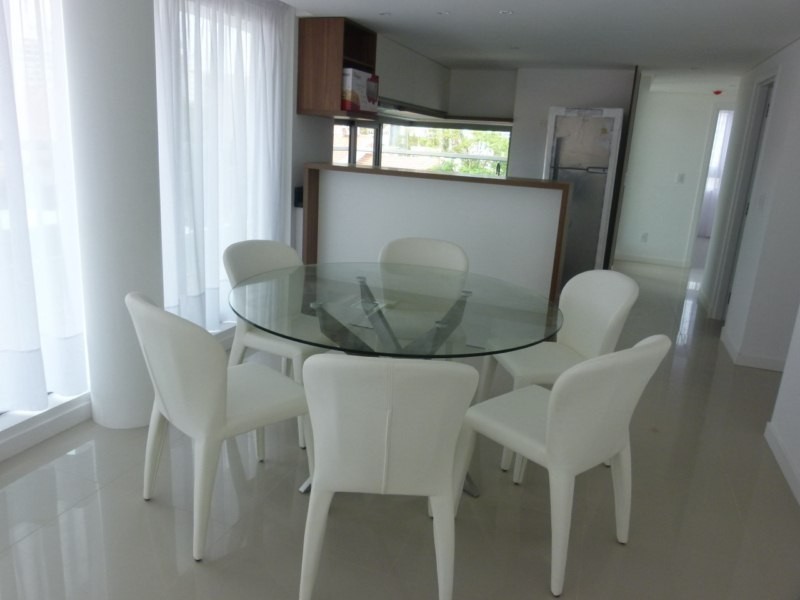 Departamento venta y alquiler en Edificio Chronos de Punta del Este, a pasos de la Playa Brava.